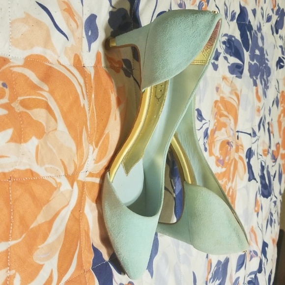 Mint Ted Baker heels- suede. EUC - Picture 4 of 5